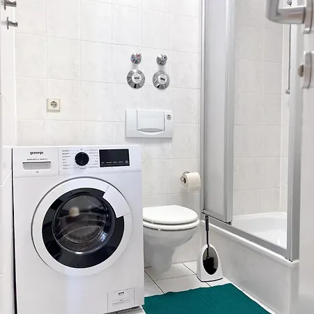 Apartmán 2 Mit Terrasse Und Tiefgaragenstellplatz In Zentrum Von *