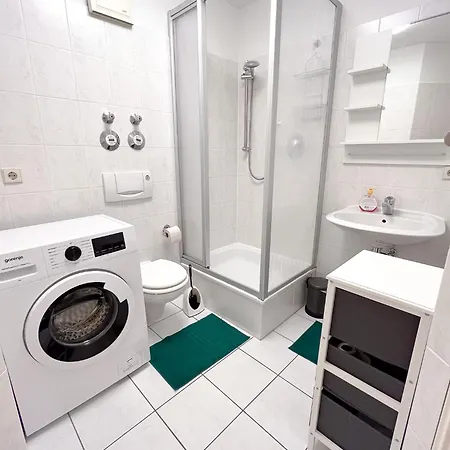 Apartmán 2 Mit Terrasse Und Tiefgaragenstellplatz In Zentrum Von